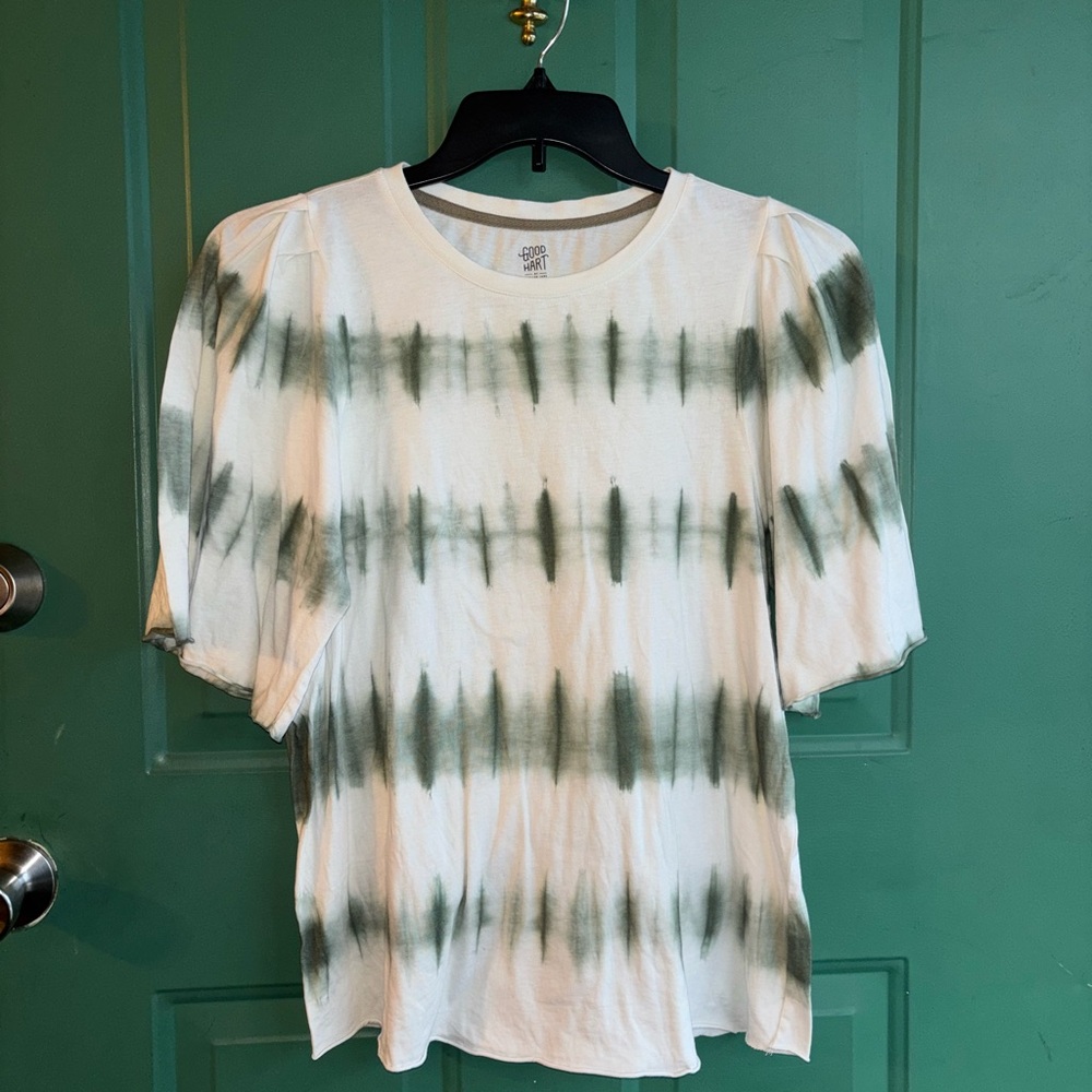 Good Hart small White and Green Top